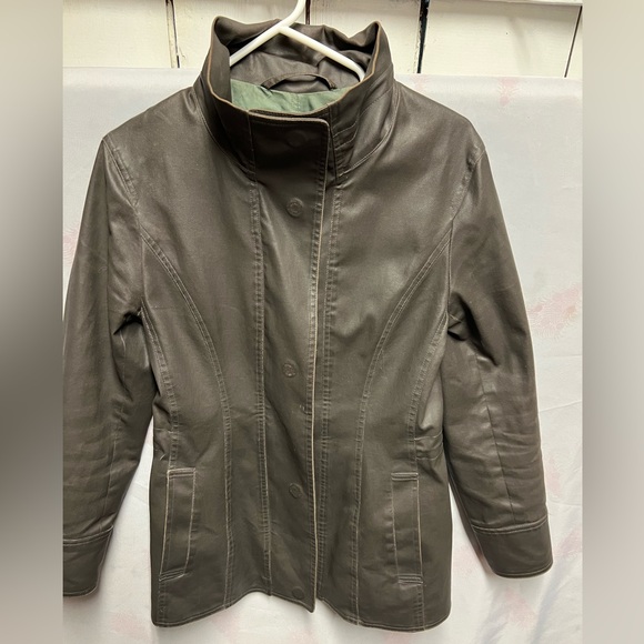 Classic m0851 Montreal wind and water proof jacket size S,olive colour - Picture 2 of 16